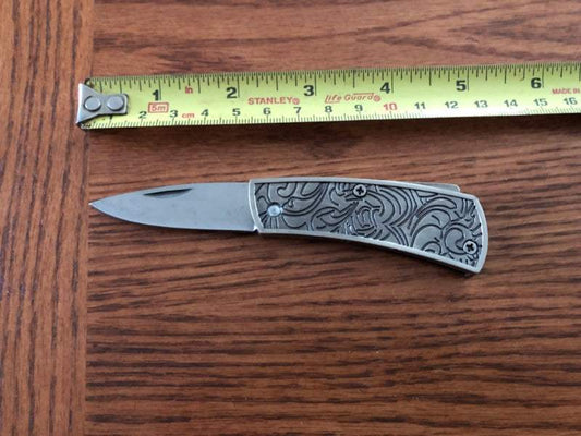 Rebel Battle Flag-Scroll Lock Blade Knife with battle flag design and scroll pattern, stainless steel, 1x3 inch