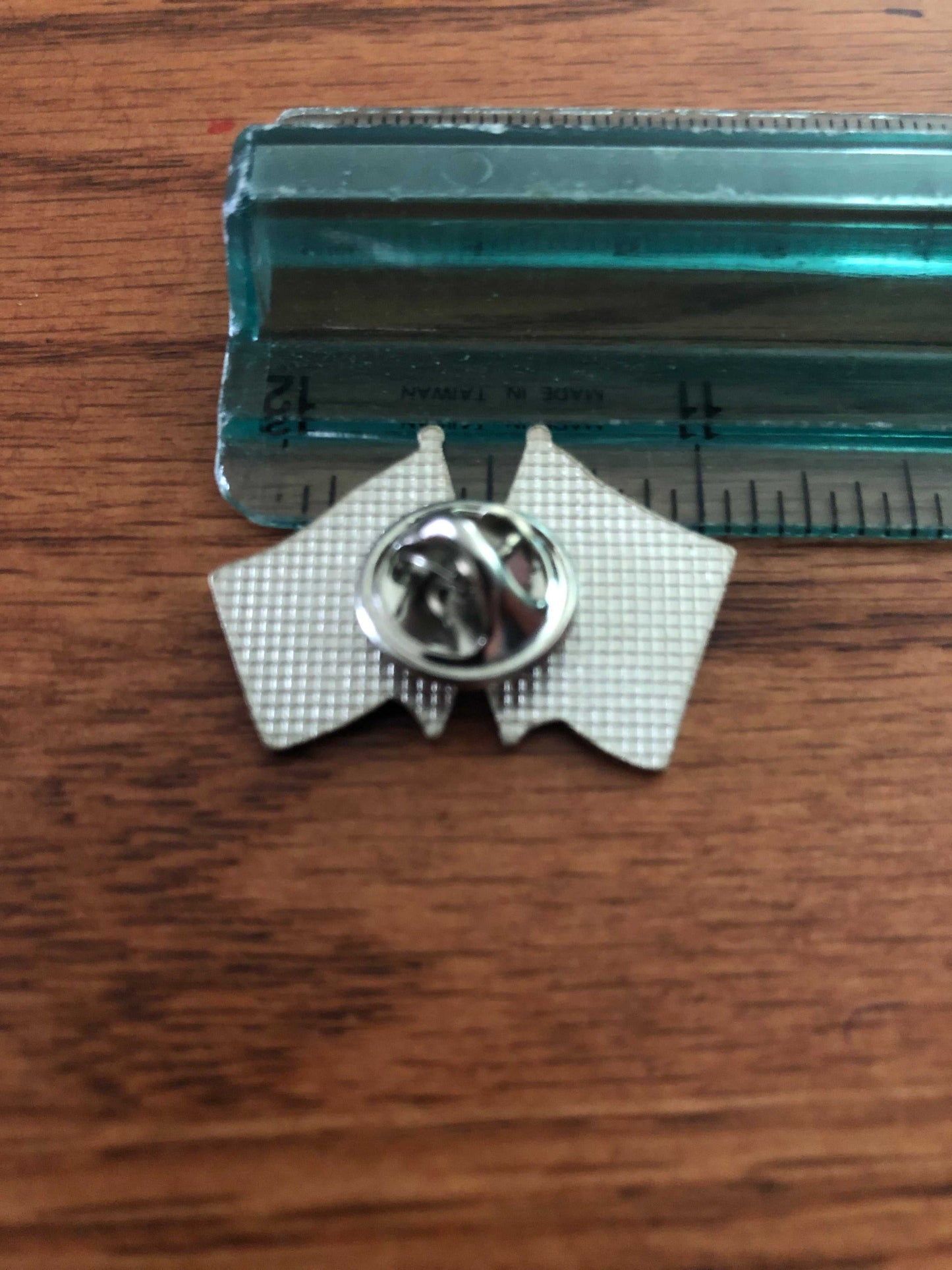 Crossed Rebel Battle Flags Pin