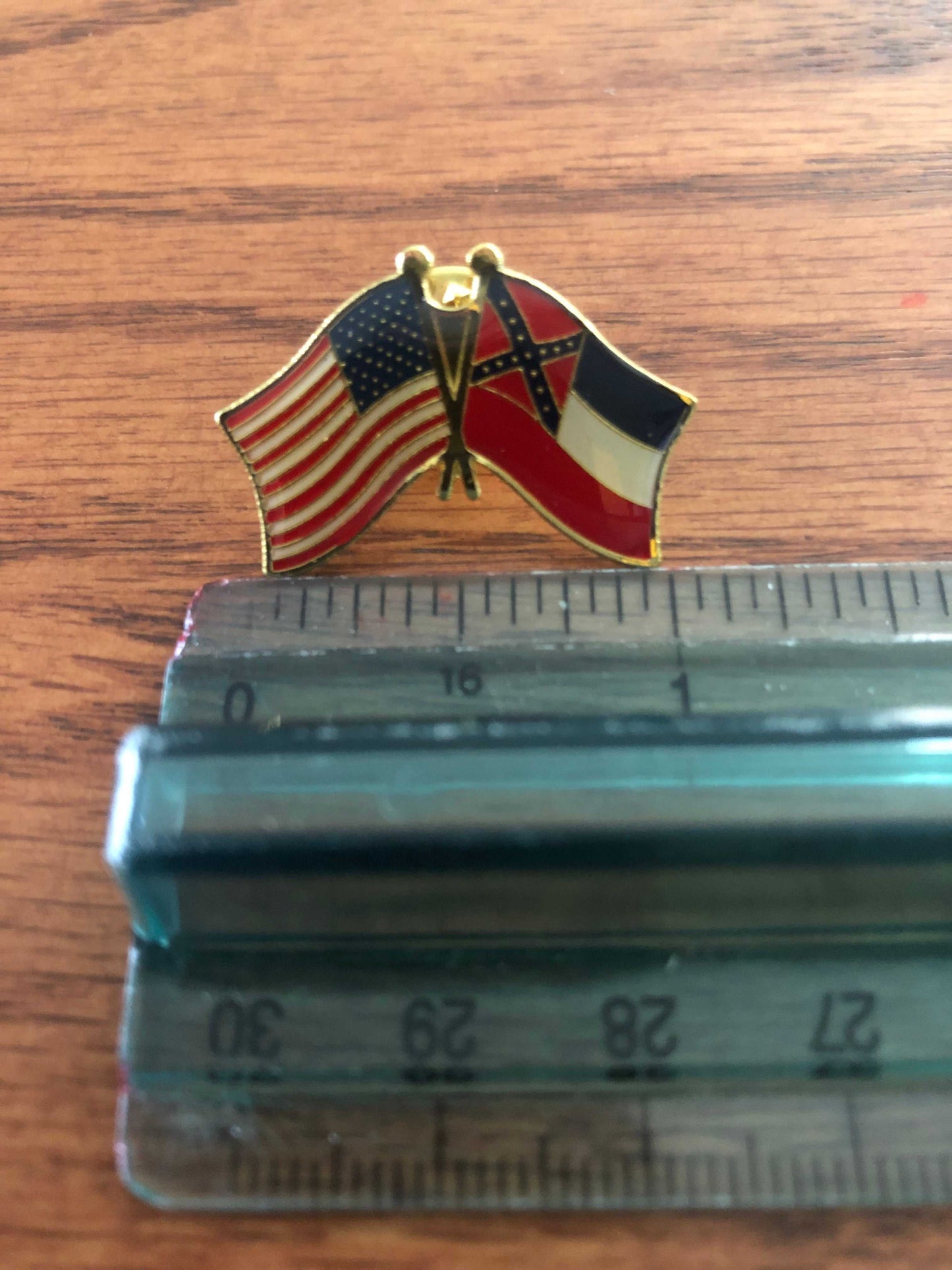 USA-MISSISSIPPI Crossed American and Old Mississippi State Flag Pin