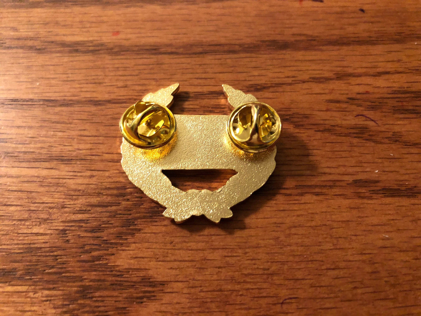 Battle Flag Wreath Hat Pin Reverse