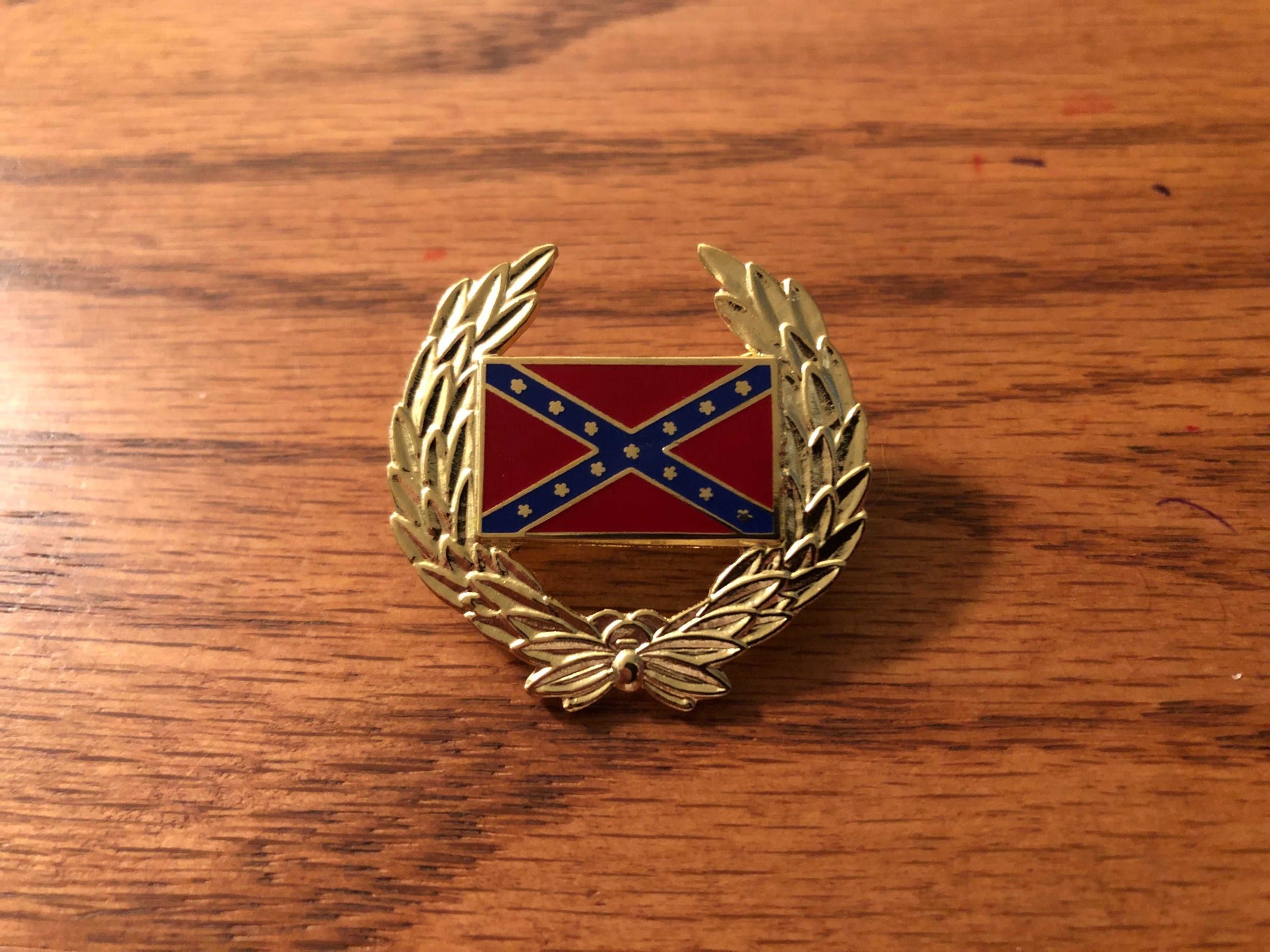 Battle Flag Wreath Hat Pin